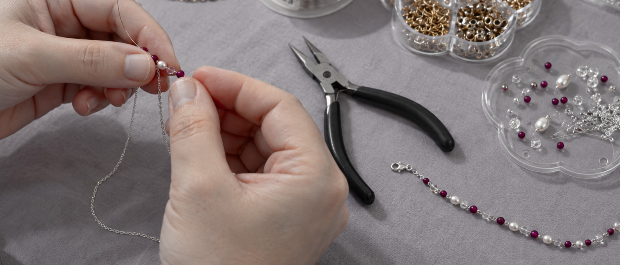 Les bijoux Raman, assemblés à la main à Agadir